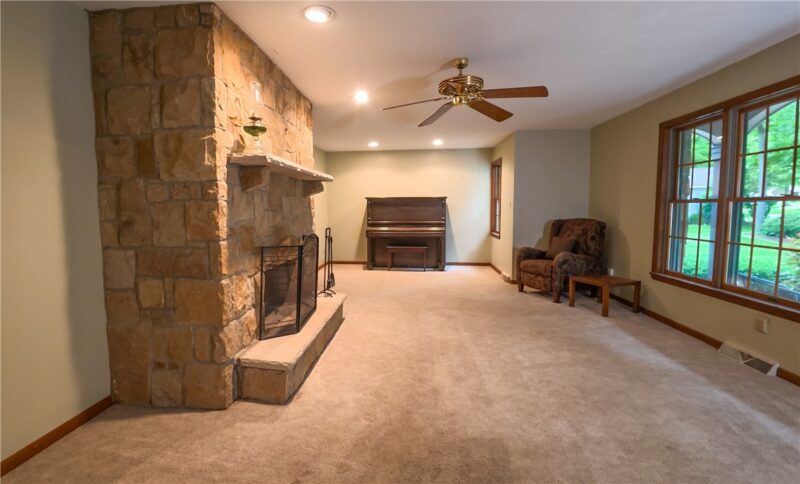 40 Forest Glen Dr — photo 6
