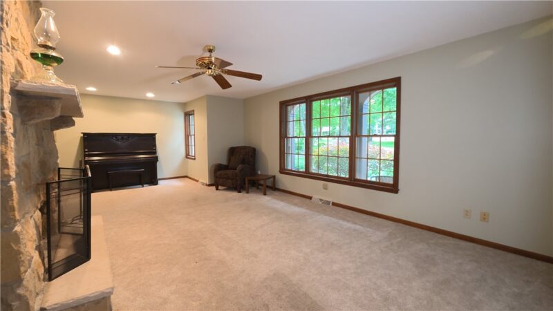 40 Forest Glen Dr — photo 8