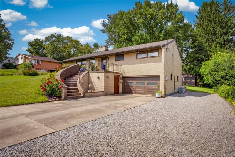11 Ellen Drive — photo 3