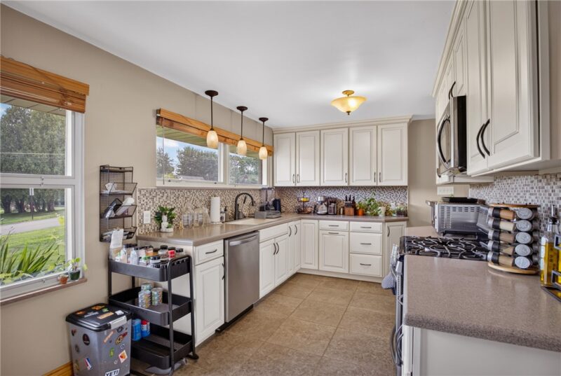11 Ellen Drive — photo 6