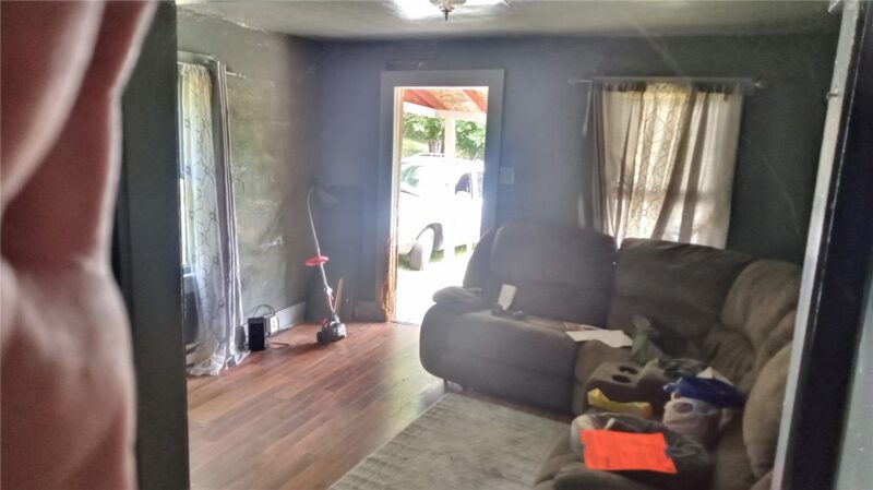 306 1st St — photo 3