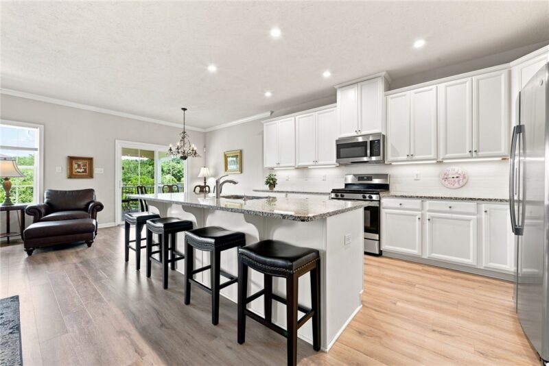 114 Greystone Drive — photo 2