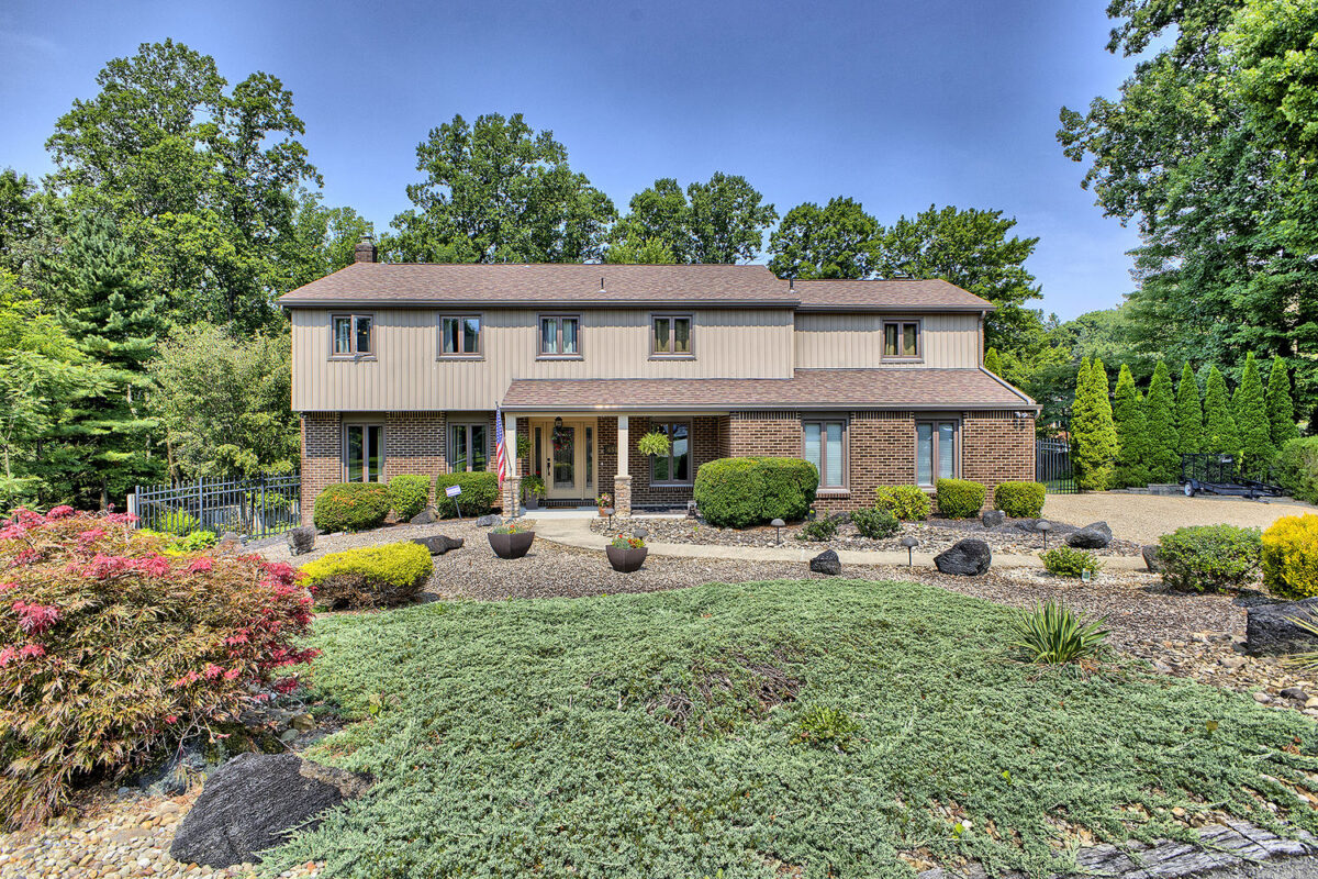 651 Buckingham DRIVE — photo 1