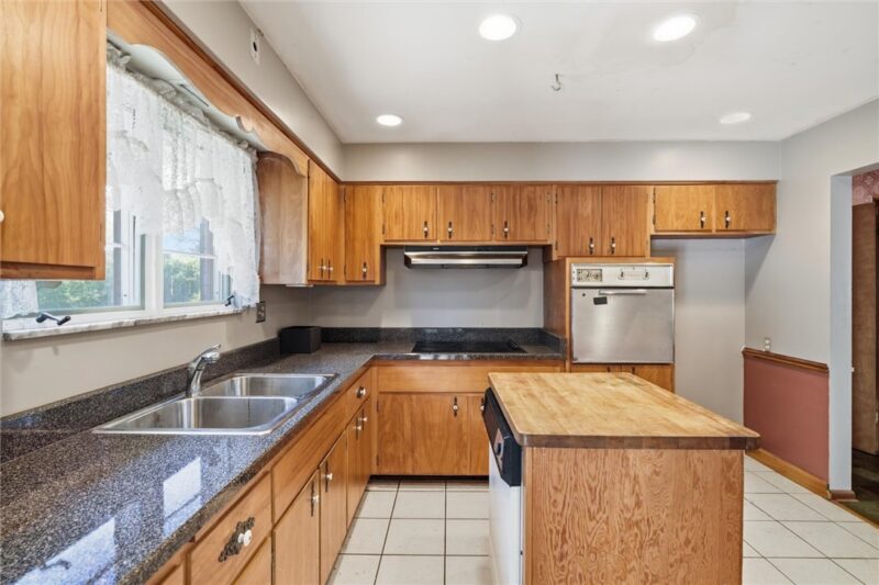 38 Jefferson Ave — photo 2