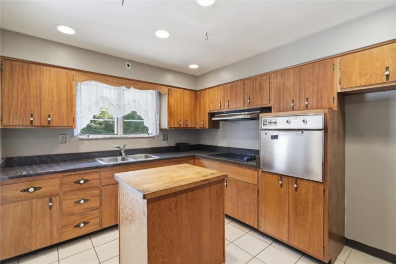 38 Jefferson Ave — photo 3