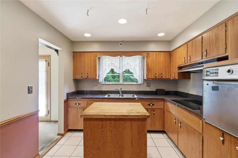38 Jefferson Ave — photo 4