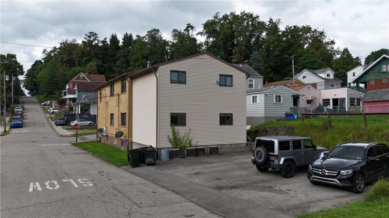 569 Woodmont Ave — photo 2