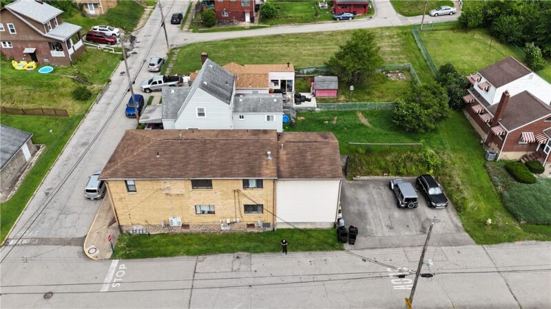 569 Woodmont Ave — photo 3