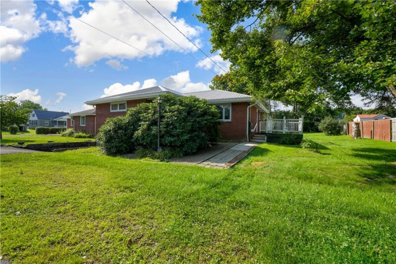 19 Armstrong STREET — photo 2