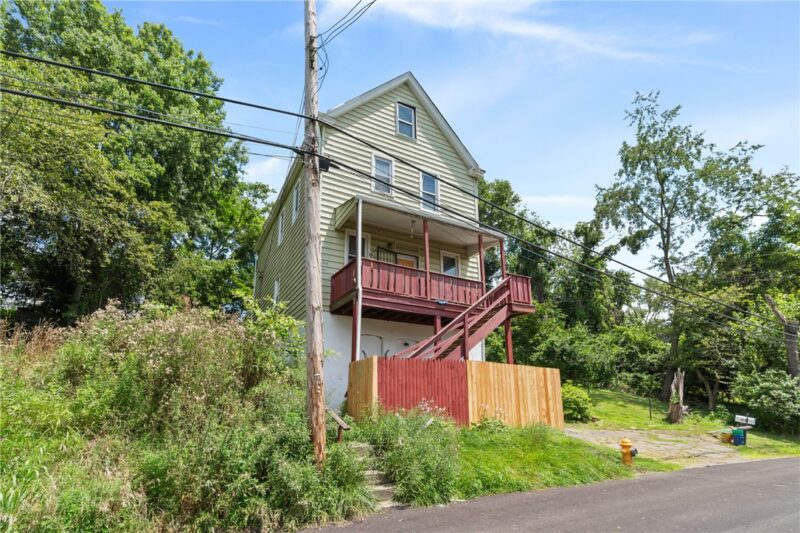 132 Fairview Ave — photo 2