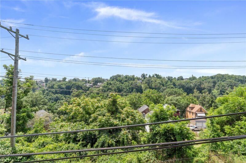 132 Fairview Ave — photo 4