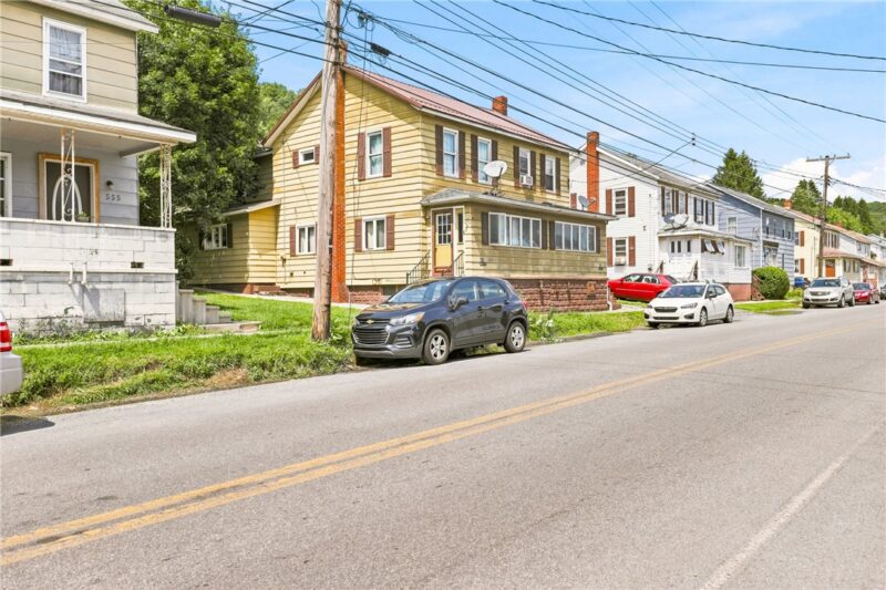 557 Railroad St. — photo 3