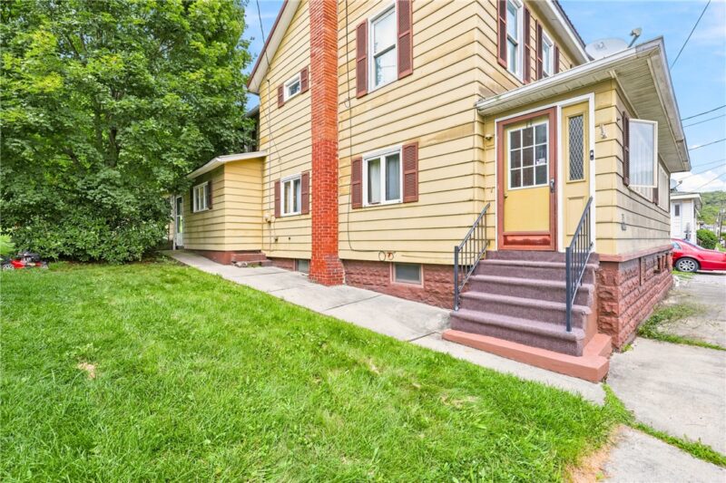 557 Railroad St. — photo 5