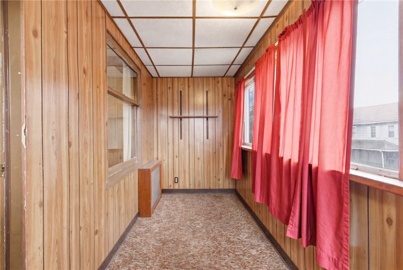 557 Railroad St. — photo 7