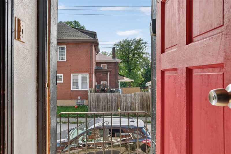 1615 Sumac St — photo 2
