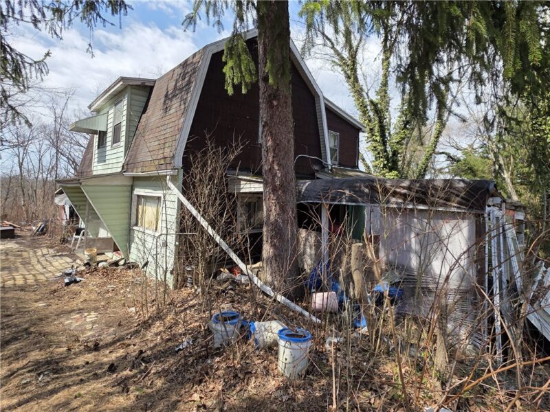 23 Maple Ave A — photo 2