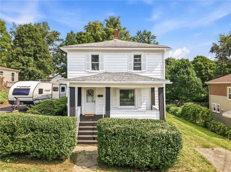 364 Curtis St — photo 2