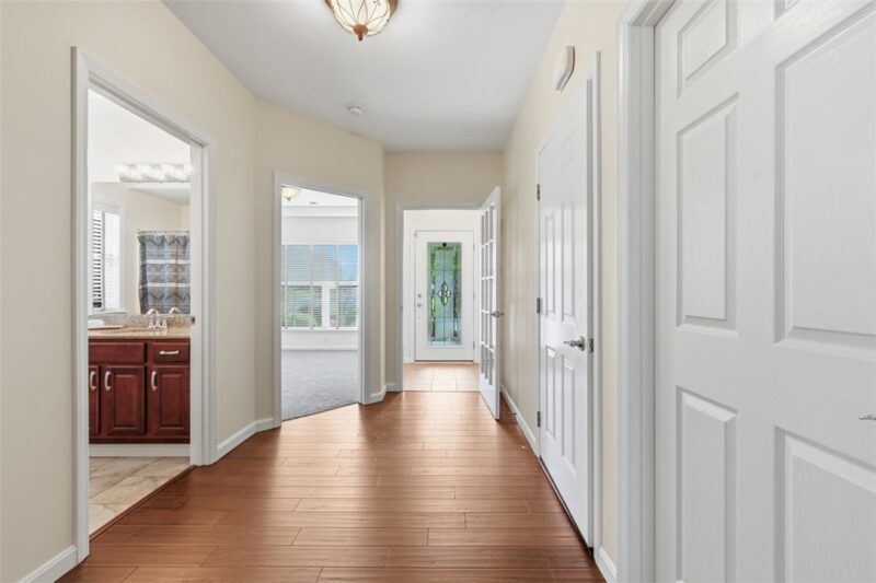 401 River Glen Dr — photo 4