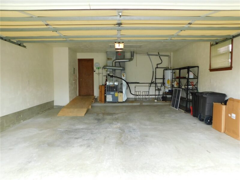 321 Meadowlark Dr — photo 2