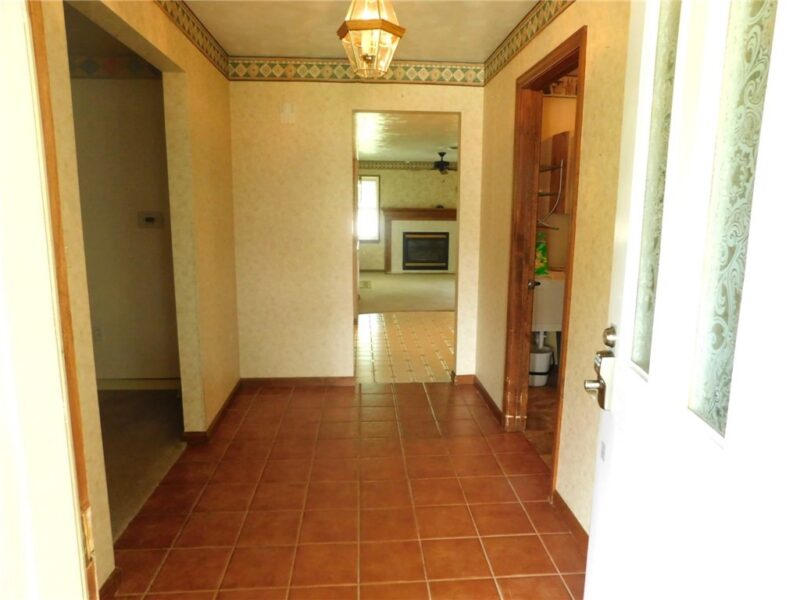 321 Meadowlark Dr — photo 3