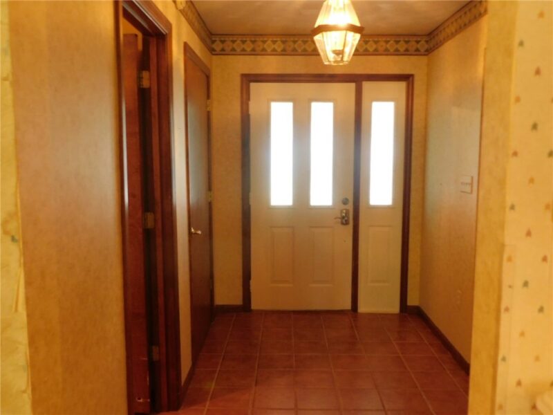 321 Meadowlark Dr — photo 4