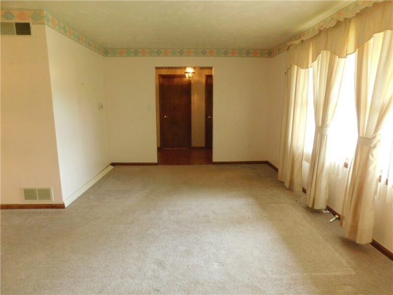 321 Meadowlark Dr — photo 5