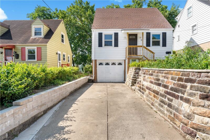 704 Crysler St — photo 3