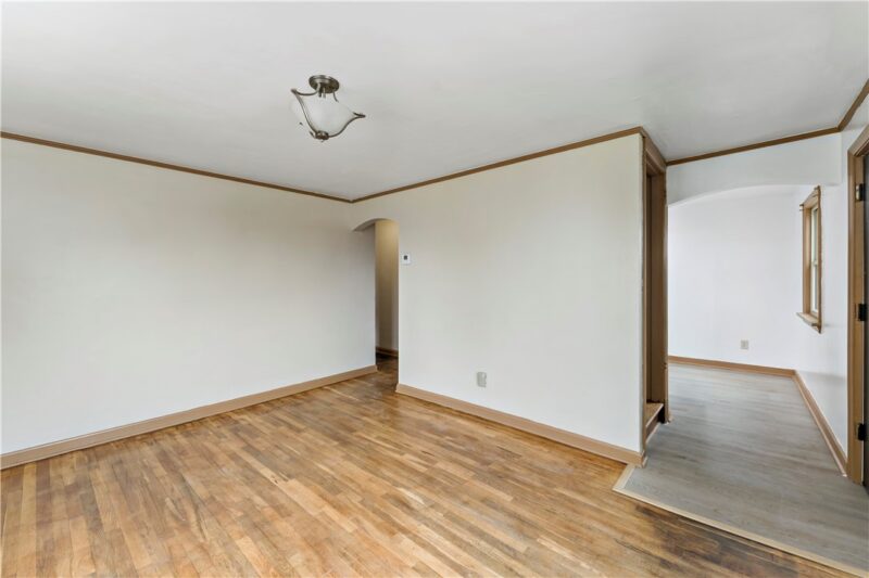 704 Crysler St — photo 5