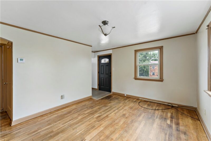704 Crysler St — photo 7