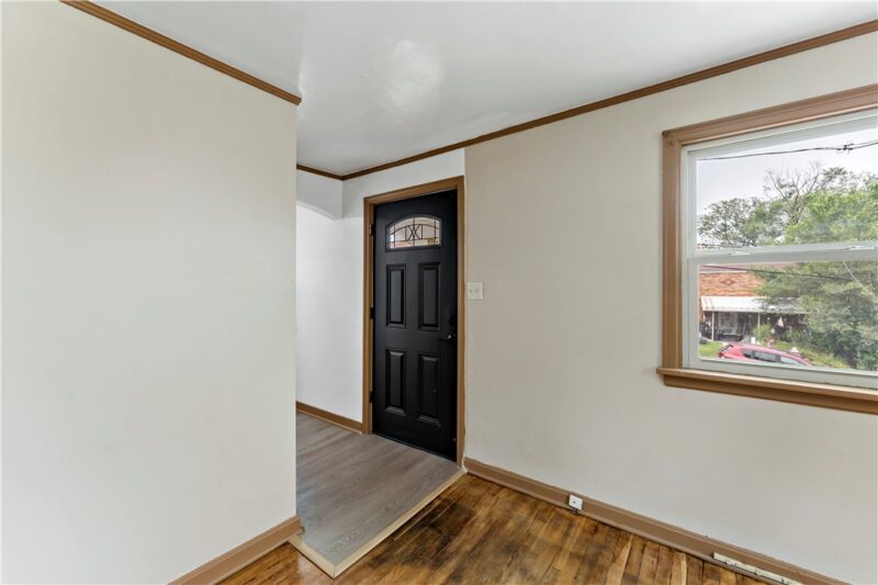 704 Crysler St — photo 8