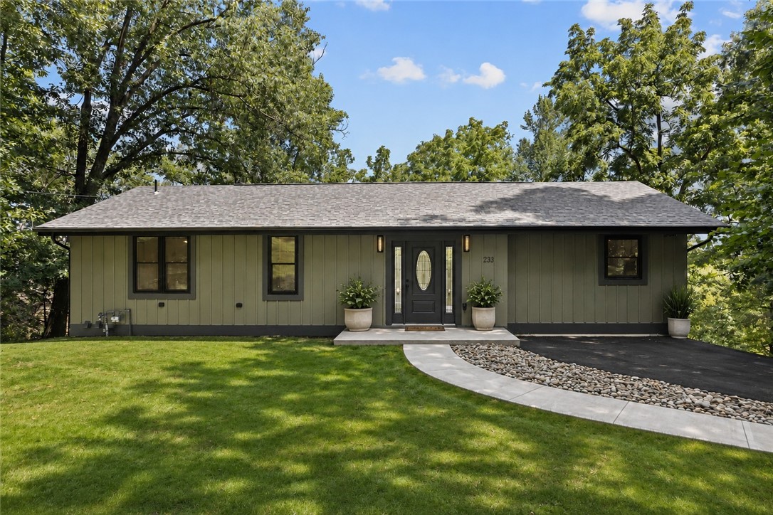 233 Horseshoe Drive — photo 1