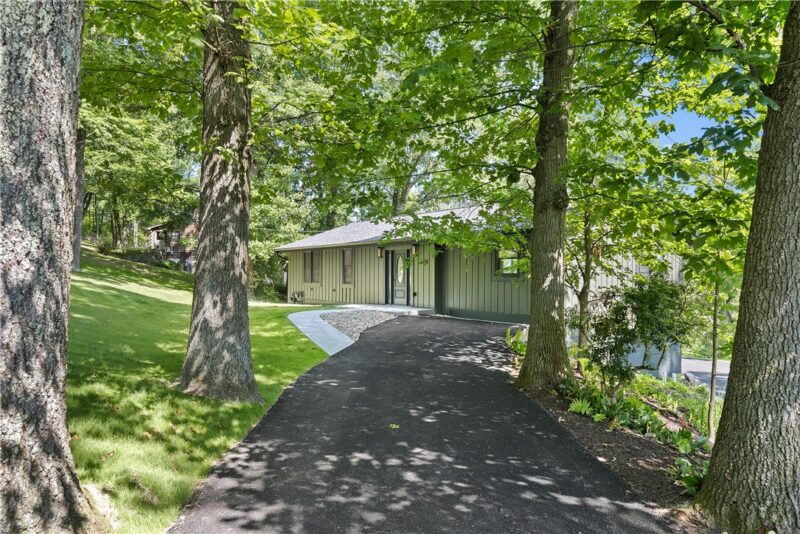 233 Horseshoe Drive — photo 2