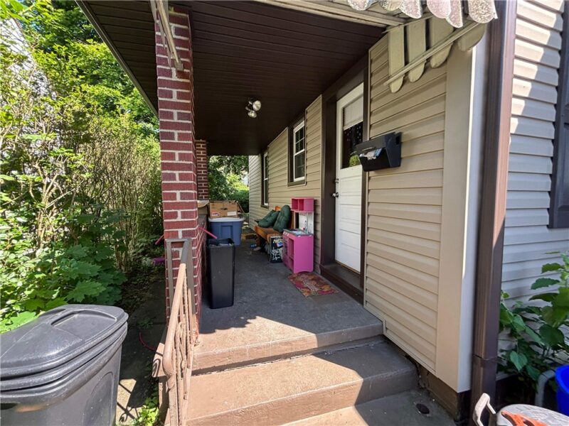 224 Seneca Dr — photo 2