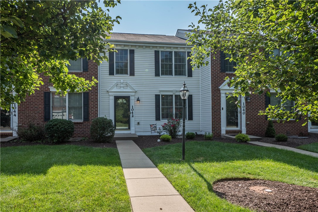 1042 Bayberry Dr — photo 1