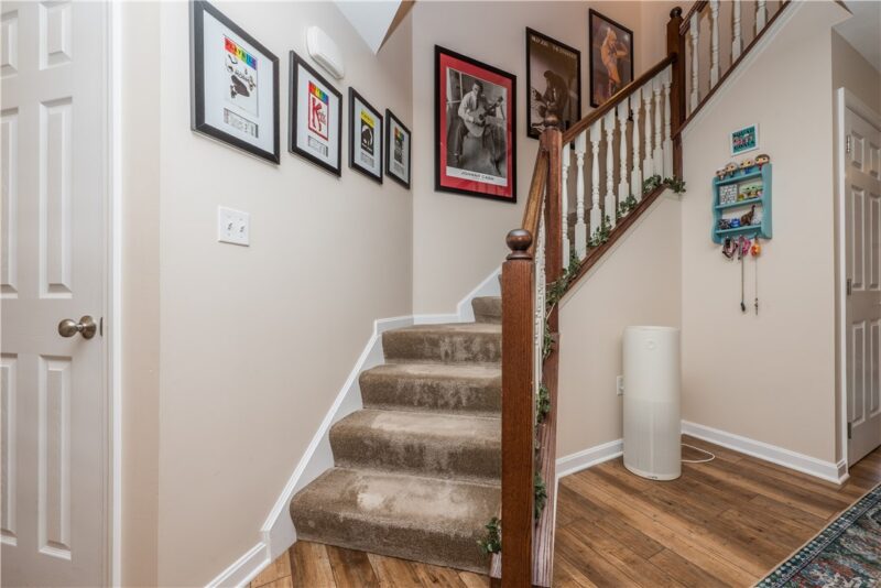 1042 Bayberry Dr — photo 7