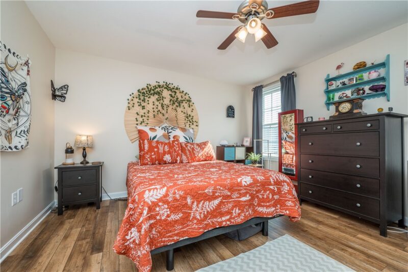 1042 Bayberry Dr — photo 8