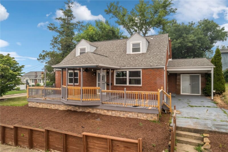 300 Pershing Dr — photo 2