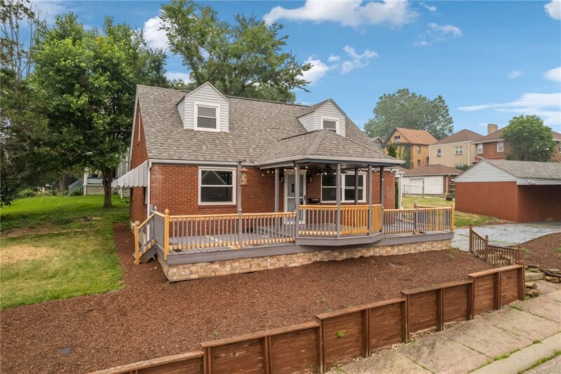 300 Pershing Dr — photo 3