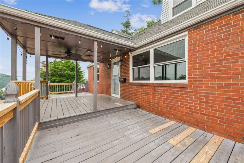 300 Pershing Dr — photo 4
