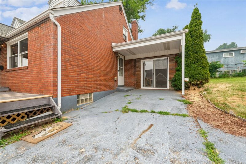 300 Pershing Dr — photo 5