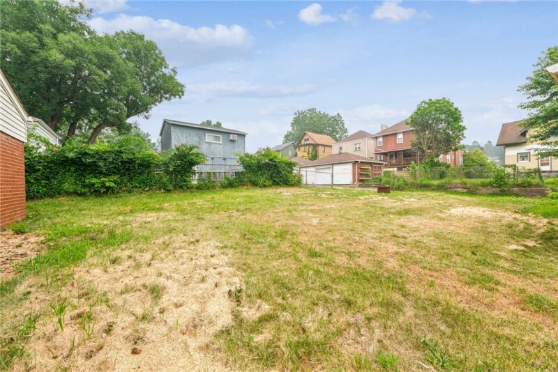 300 Pershing Dr — photo 7