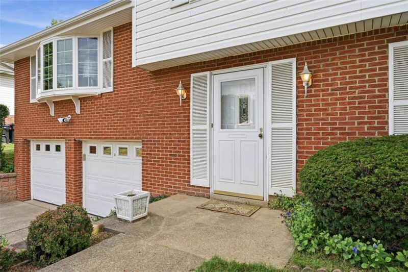 225 Princeton Drive — photo 2