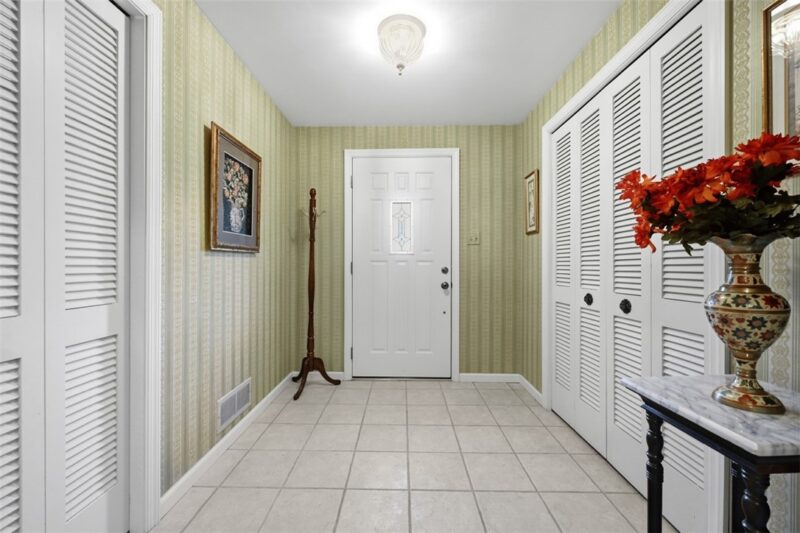225 Princeton Drive — photo 3
