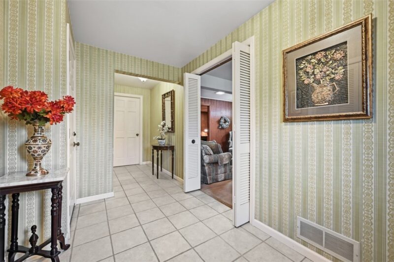 225 Princeton Drive — photo 4