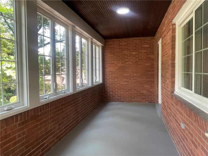 1016 Weber St — photo 8