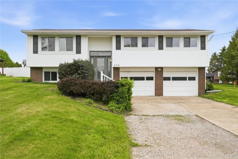 235 Princeton Drive — photo 2