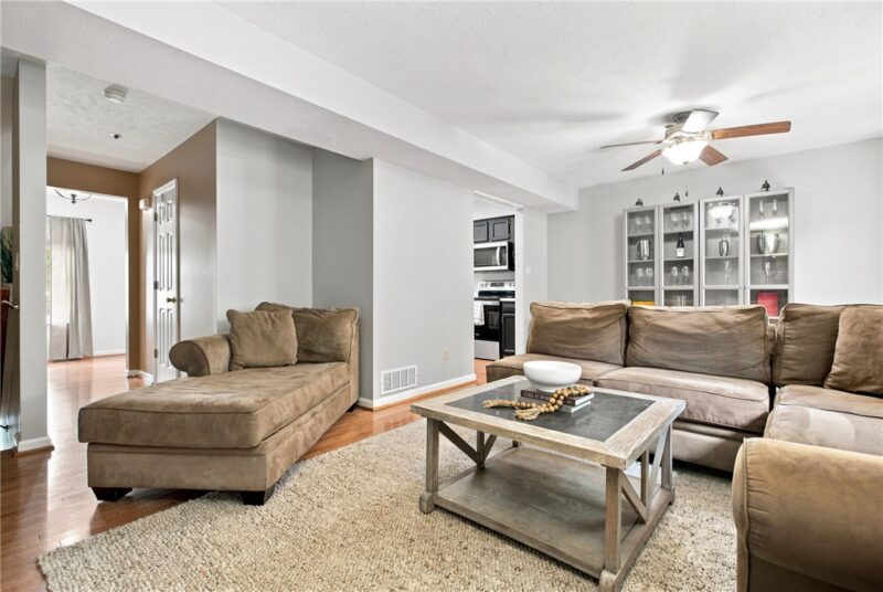 1343 Meadowbrook Dr — photo 4