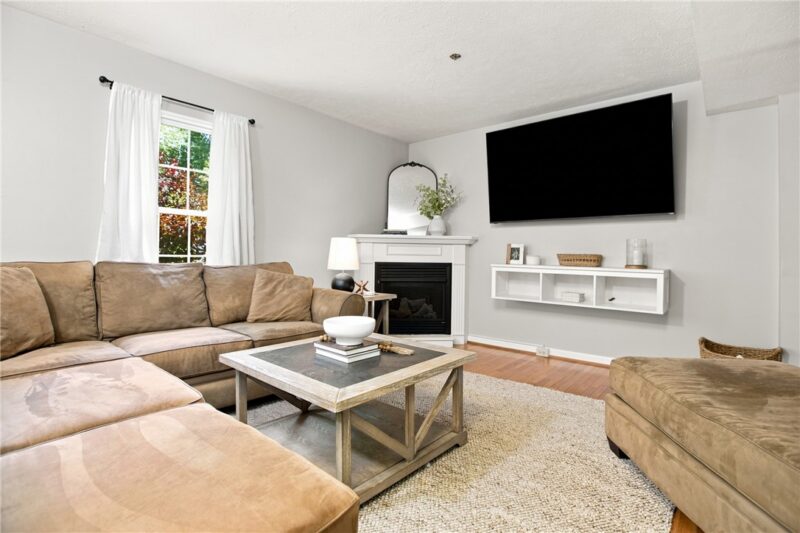 1343 Meadowbrook Dr — photo 5