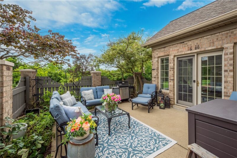 807 Cherry Hill Drive — photo 2