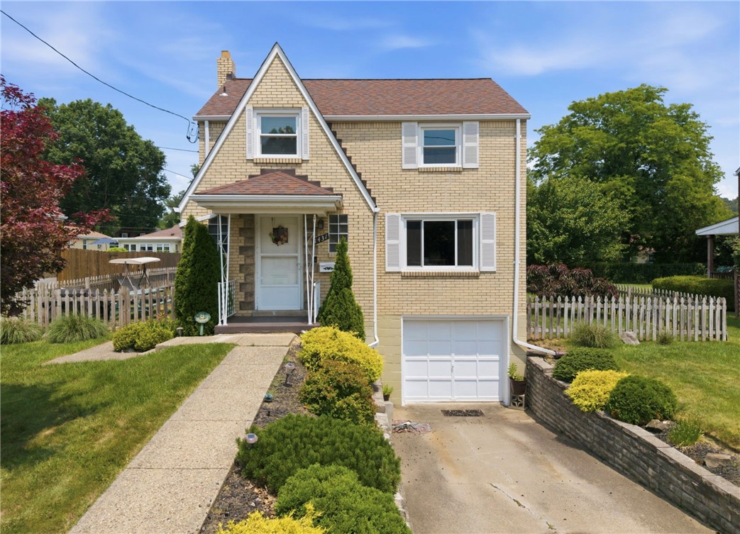 1431 Stanley Dr — photo 1